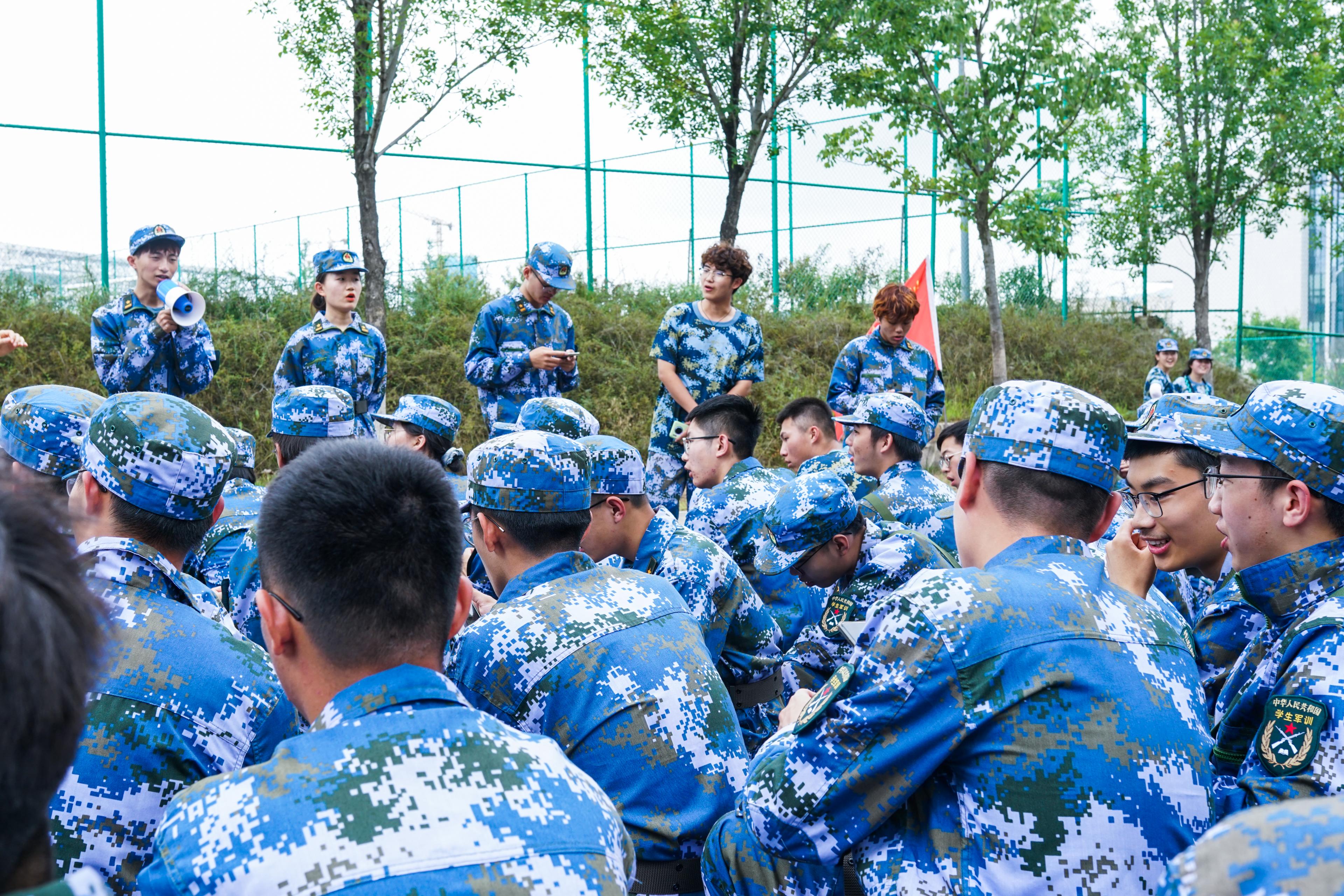 青岛校区举行2020级学生军训定向越野比赛